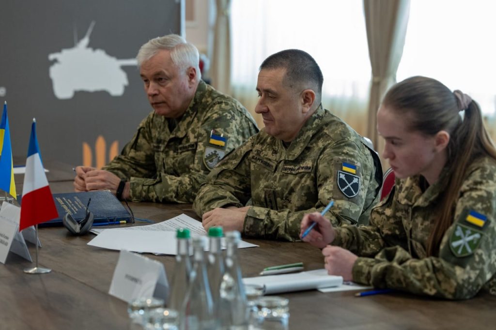 Придивляються. Делегація армії Франції здійснила офіційний візит в Україну (ФОТО) 5