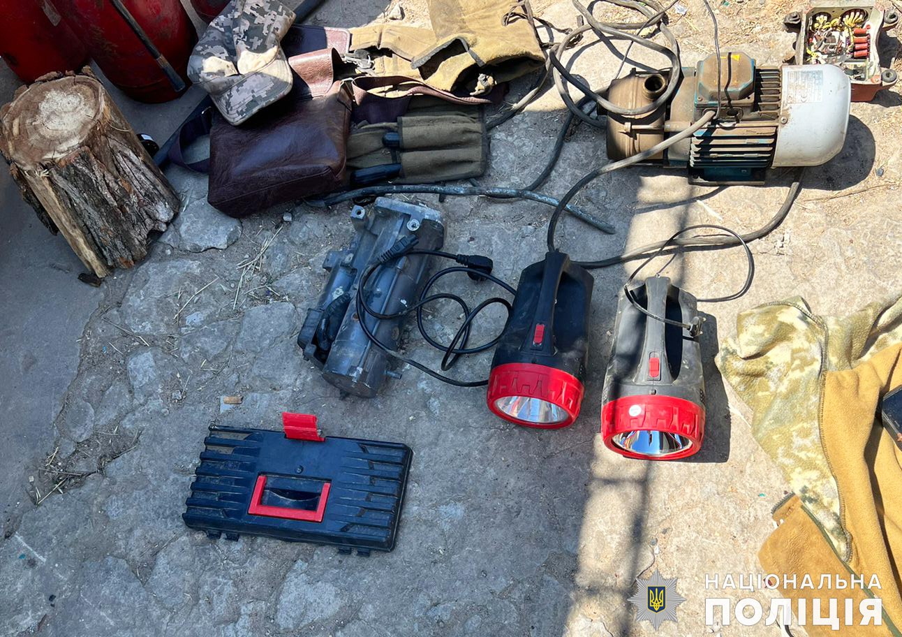 На Миколаївщині поліція затримала чоловіків, які побили охоронців та заволоділи майном фермерського господарства (ФОТО)