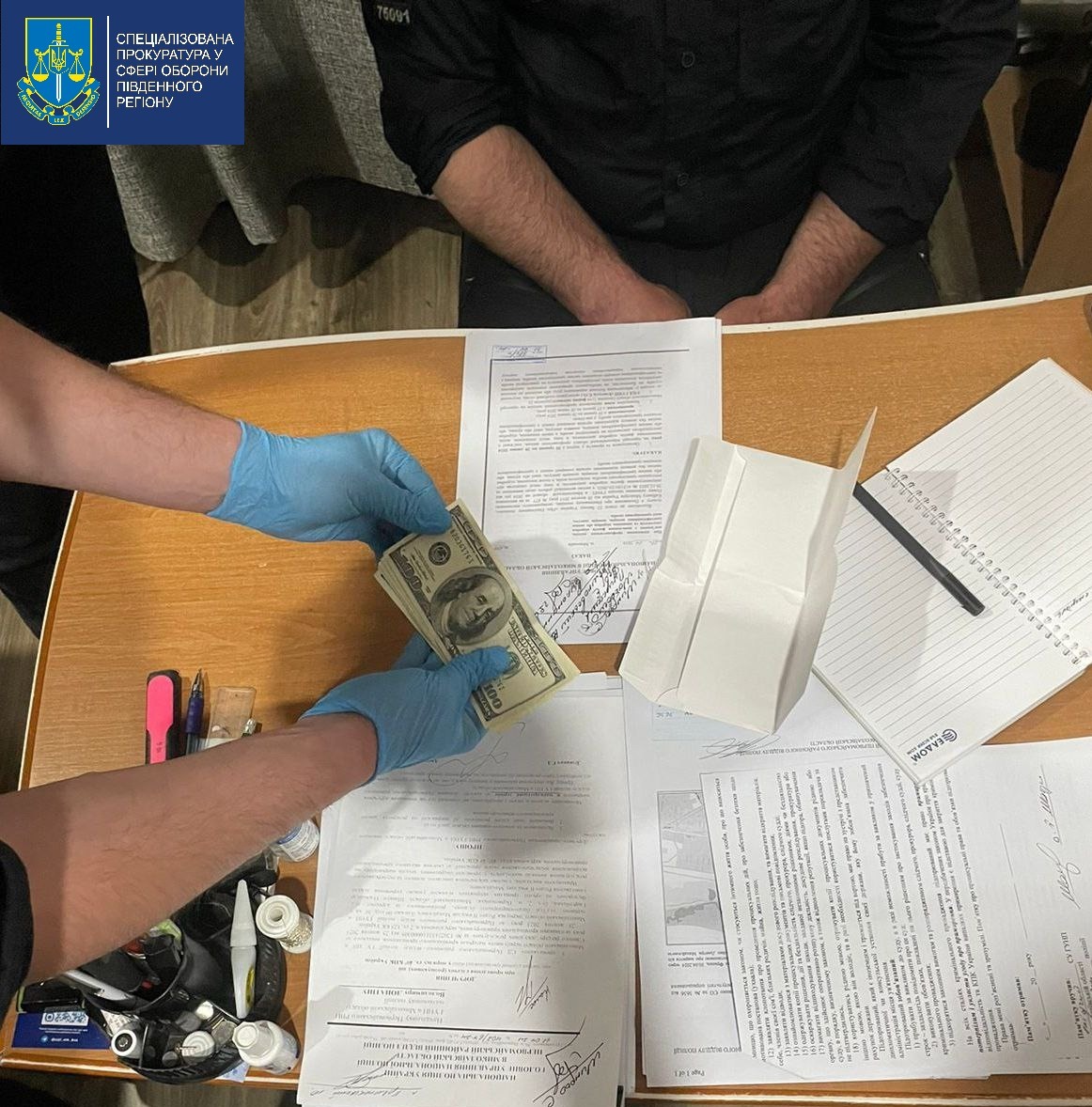 На Миколаївщині військовослужбовець намагався підкупити поліцейського $500: за що?