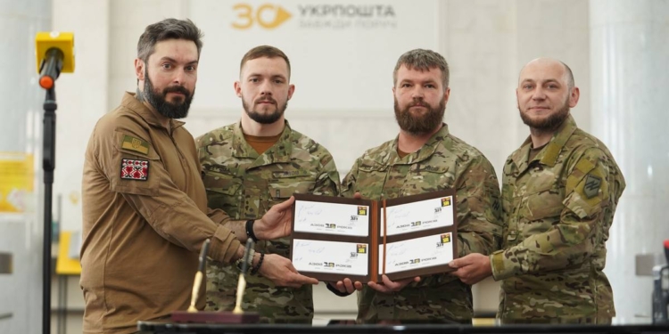 “Азов. 10 років. Вільні обирають боротьбу”. Укрпошта презентувала нові поштові марки (ФОТО)