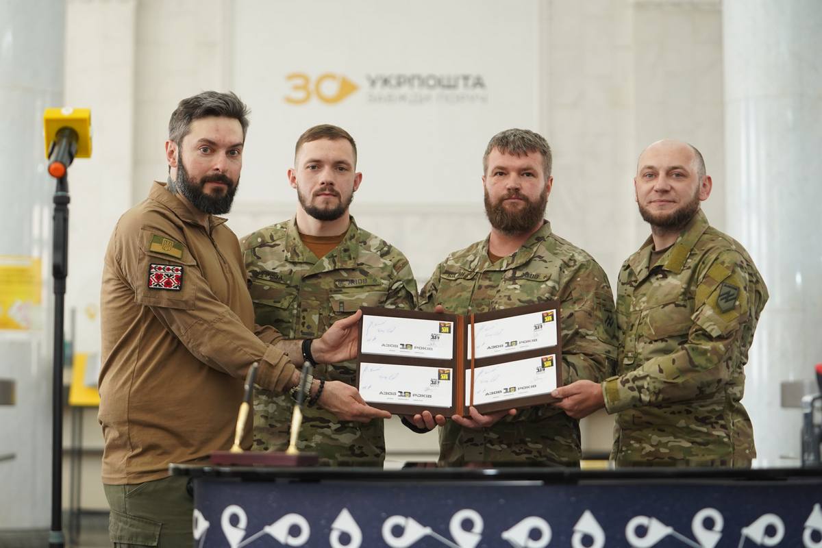“Азов. 10 років. Вільні обирають боротьбу”. Укрпошта презентувала нові поштові марки (ФОТО)
