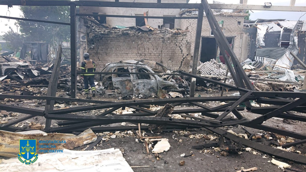 Миколаївська прокуратура почала розслідування ракетного обстрілу і показала наслідки (ФОТО, ВІДЕО)
