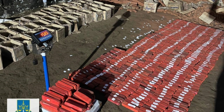 Двох турків засудили за перевезення з Ірану в Україну 190 кг героїну