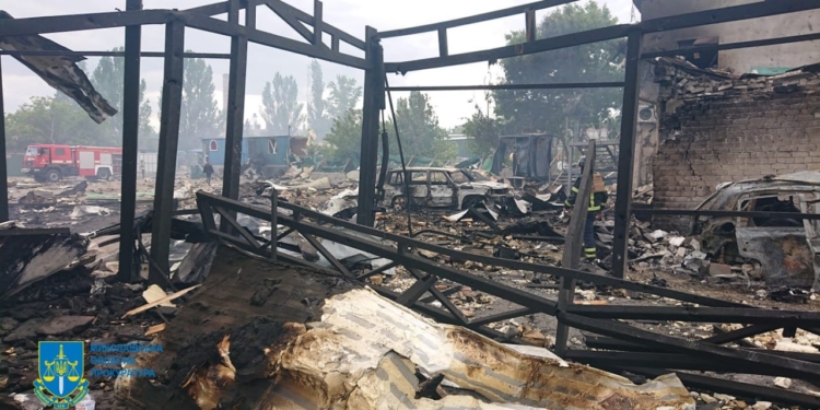 Миколаївська прокуратура почала розслідування ракетного обстрілу і показала наслідки (ФОТО, ВІДЕО)