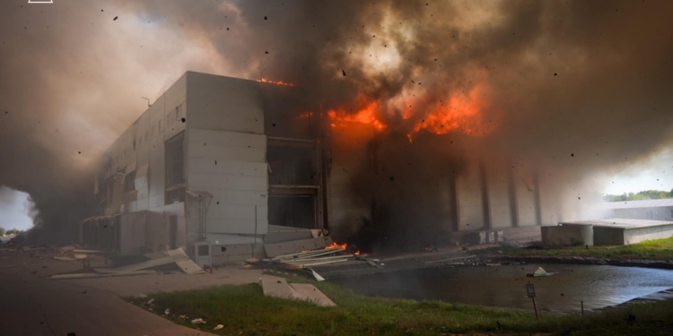 В Одесі внаслідок ракетної атаки 1 загиблий, 8 поранених (ФОТО, ВІДЕО)