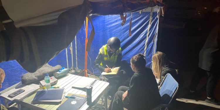 Кількість загиблих в атакованому вчора росіянами гіпермаркеті в Харкові знов збільшилась (ФОТО)