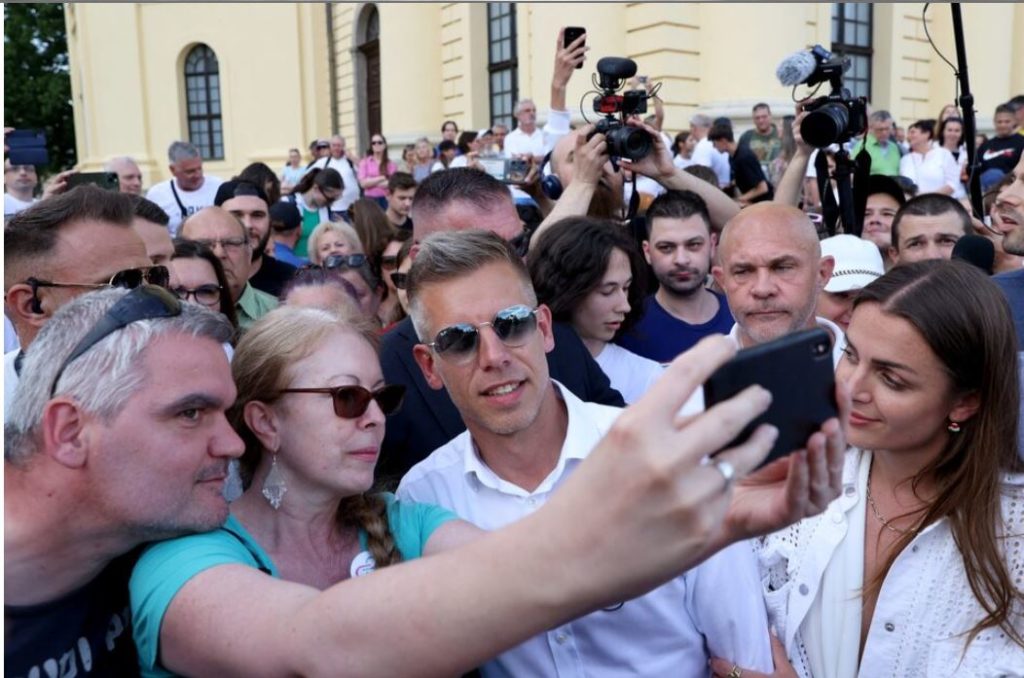 Угорці знову протестують проти Орбана - вже не в столиці (ФОТО) 10