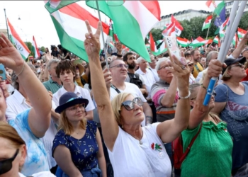 Угорці знову протестують проти Орбана – вже не в столиці (ФОТО)