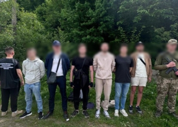 На Закарпатті затримали групу “мандрівників”, які заплатили за “турпохід” $48 000