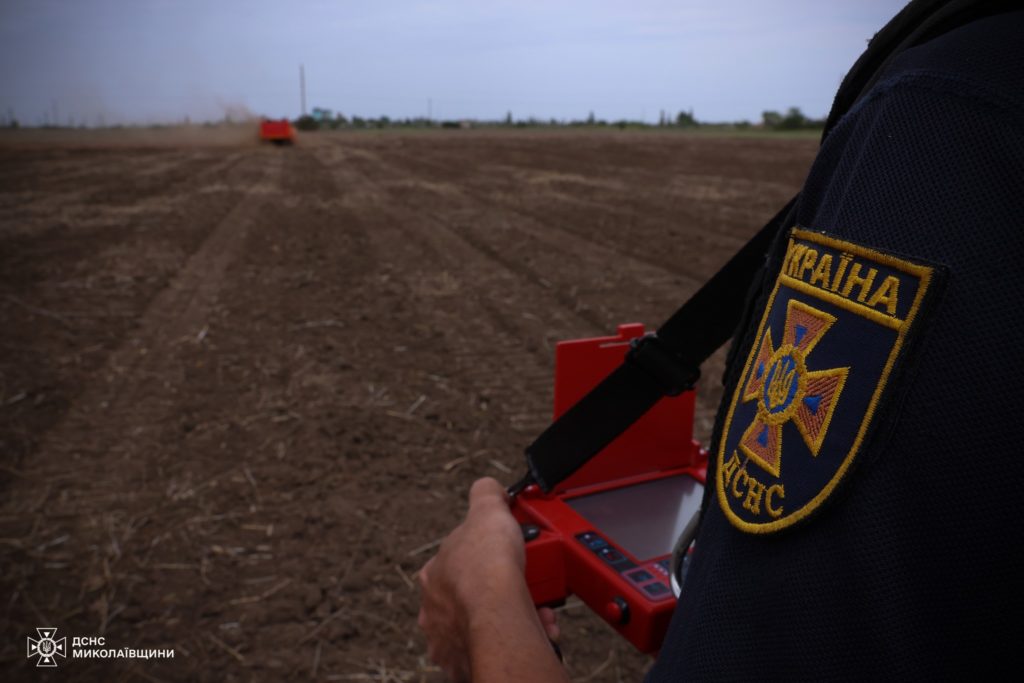 На Миколаївщині завдяки роботі машин механізованого розмінування вже очищено 166,3 га території (ФОТО, ВІДЕО) 14