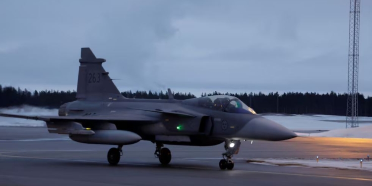 Швеція призупиняє плани з постачання винищувачів Gripen Україні – її попросили