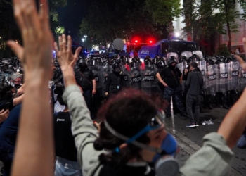 Гаряча ніч у Грузії – спецназ відступив (ФОТО, ВІДЕО)