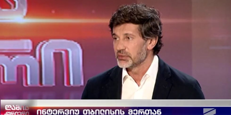 Лідер правлячої партії Грузії, ексфутболіст київського «Динамо» Каха Каладзе заявив, що не допустить «революції донорів» в країні