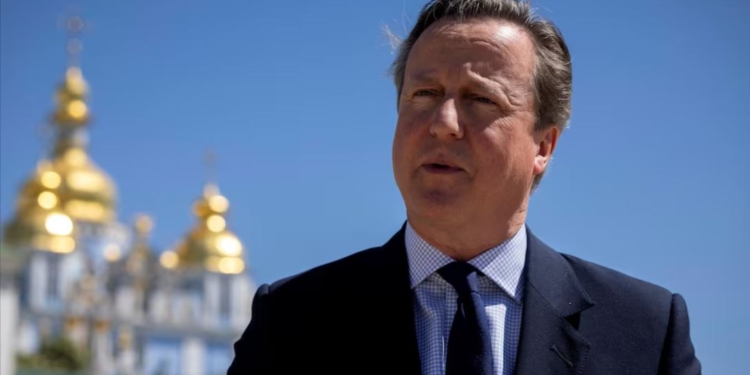 Кемерон від імені Британії пообіцяв $3,7 млрд військової допомоги щорічно, а Україна сама визначатиме, чи битиме по РФ