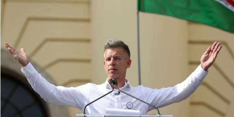 Угорці знову протестують проти Орбана – вже не в столиці (ФОТО)