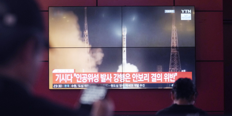 Північна Корея запустила у космос супутник-шпигун – ракета вибухнула. Але ляпас Китаю був гучний