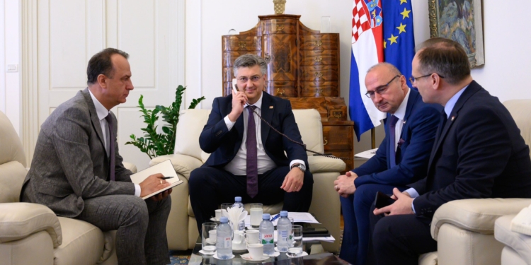 Прем’єр Хорватії Пленкович підтвердив участь у саміті миру