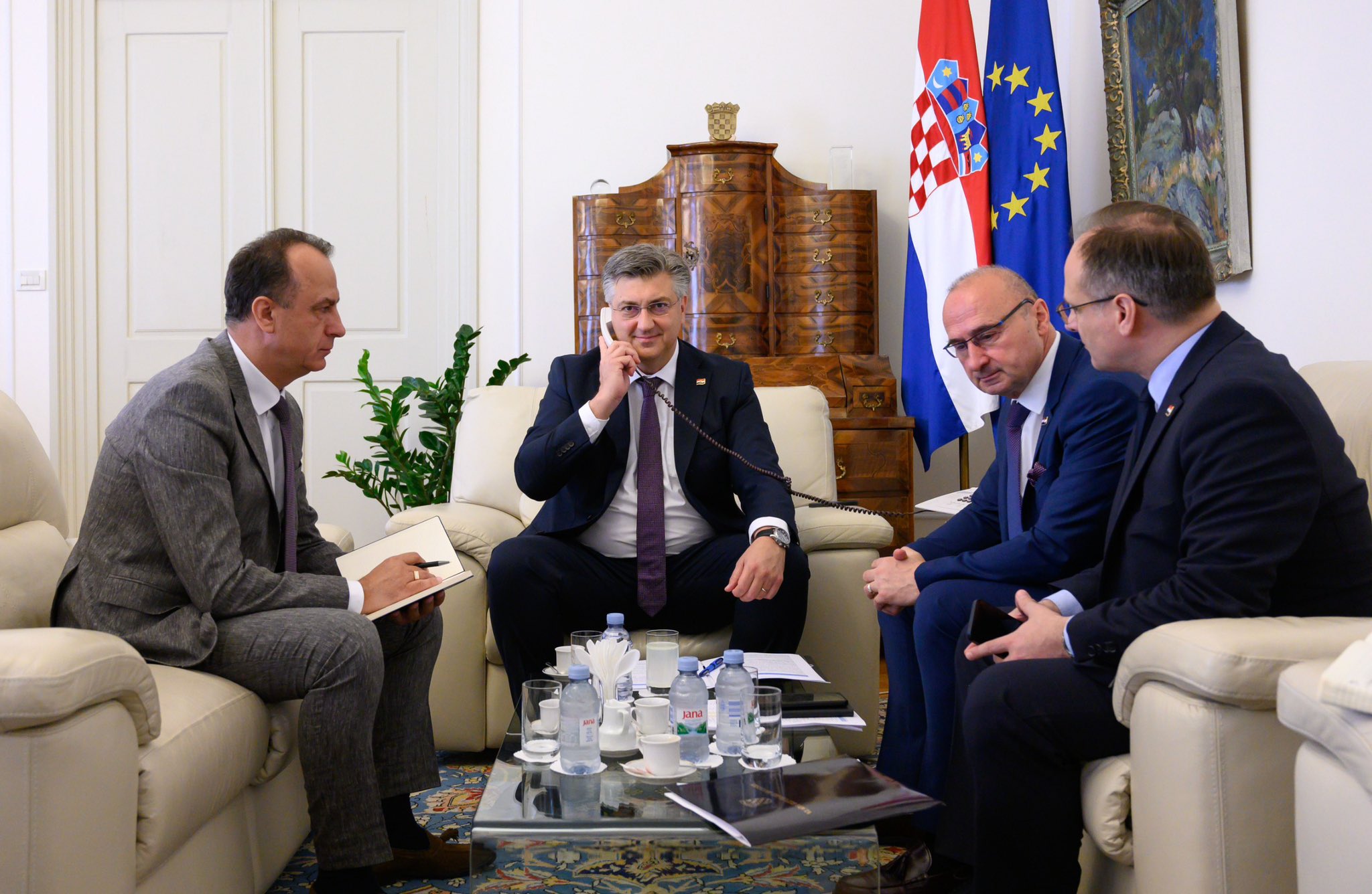 Прем’єр Хорватії Пленкович підтвердив участь у саміті миру