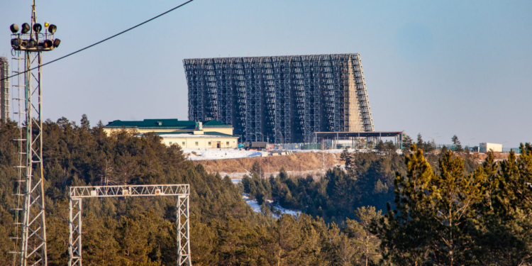 Дрон ГУР атакував унікальну радіолокаційну станцію в РФ – за 1800 км від України (ФОТО)