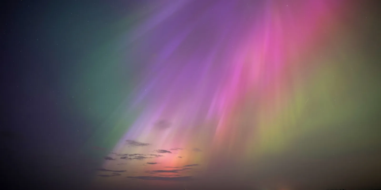 Північне сяйво через надпотужну геомагнітну бурю крокує планетою – до Миколаївщини теж дійшло (ФОТО)