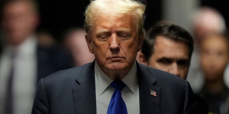 Трампа в суді визнали винним за всіма 34 епізодами про підробку документів. Що тепер?