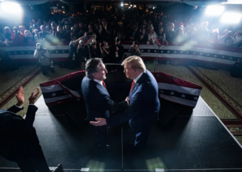 Трамп запросив у нафтобізнесу $1 млрд. на свою кампанію і пообіцяв скасувати  екологічні пути, електромобілі і вітроенергетику