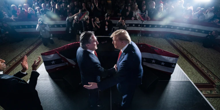 Трамп запросив у нафтобізнесу $1 млрд. на свою кампанію і пообіцяв скасувати  екологічні пути, електромобілі і вітроенергетику