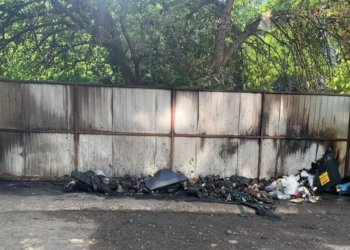 У Миколаєві вчергове спалили 4 сміттєвих контейнери – там же, де й два тижні тому (ФОТО)