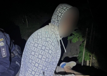 У Миколаєві патрульні затримали чоловіка «під кайфом», який погрожував своїм батькам та іншим людям ножами (ФОТО)