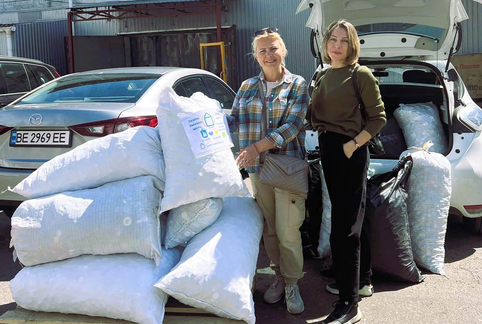 «Ворогам – кришка»: миколаївці зібрали 300 кг пластику для підтримки ЗСУ (ФОТО)