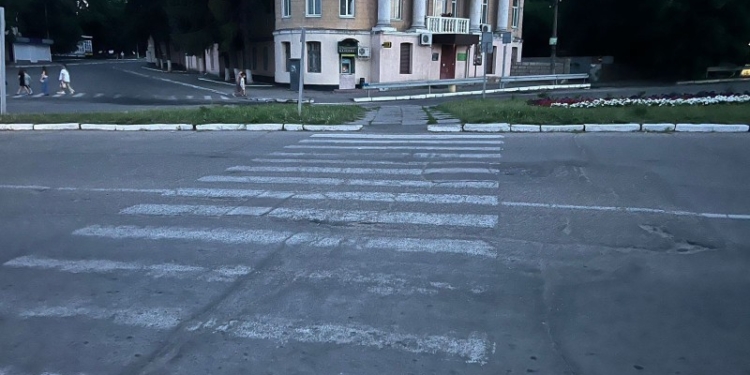 У Первомайську на Миколаївщині автівка збила 7-річну дівчинку та поїхала з місця ДТП – водія вже розшукали