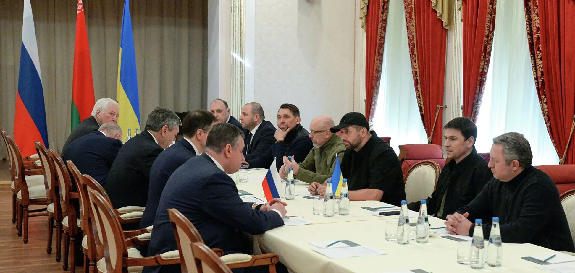 The New York Times показала проєкти українсько-російських договорів, які нібито обговорювалися у квітні 2022-го, але не були підписані