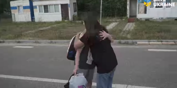 З росії вдалось повернути ще одну дитину: 17-річна Ілона щаслива бути вдома (ВІДЕО)