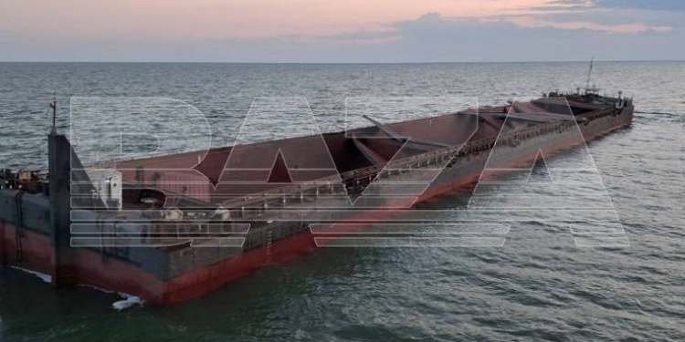Російські буксир та баржа: що саме було атаковано в Азовському морі (ВІДЕО)