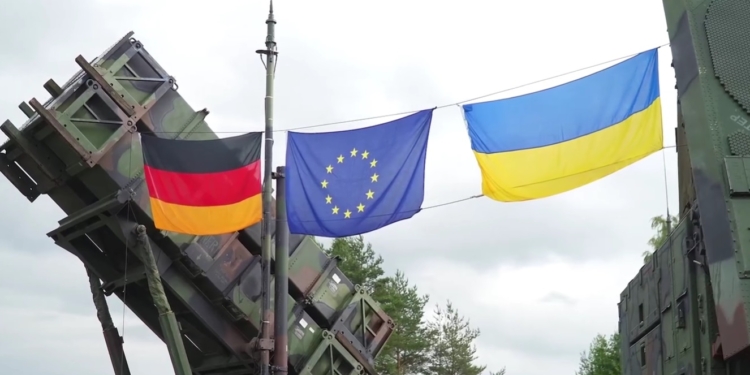 Зеленський показав Patriot, що передадуть Україні (ВІДЕО)