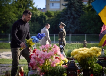 Зеленський у Львові вшанував пам’ять загиблих воїнів (ВІДЕО)