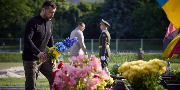 Зеленський у Львові вшанував пам’ять загиблих воїнів (ВІДЕО)