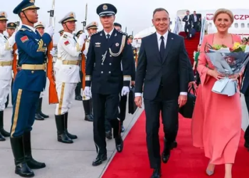 Президент Польщі Анджей Дуда прибув до Китаю, хоче говорити і про Україну (ФОТО)