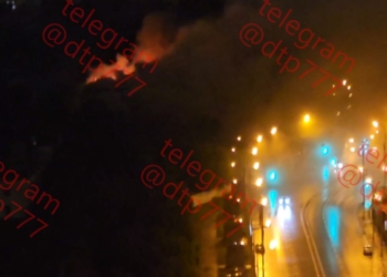 На це можна дивитись безкінечно: у москві горить конструкторське бюро «Сухого» (ВІДЕО)