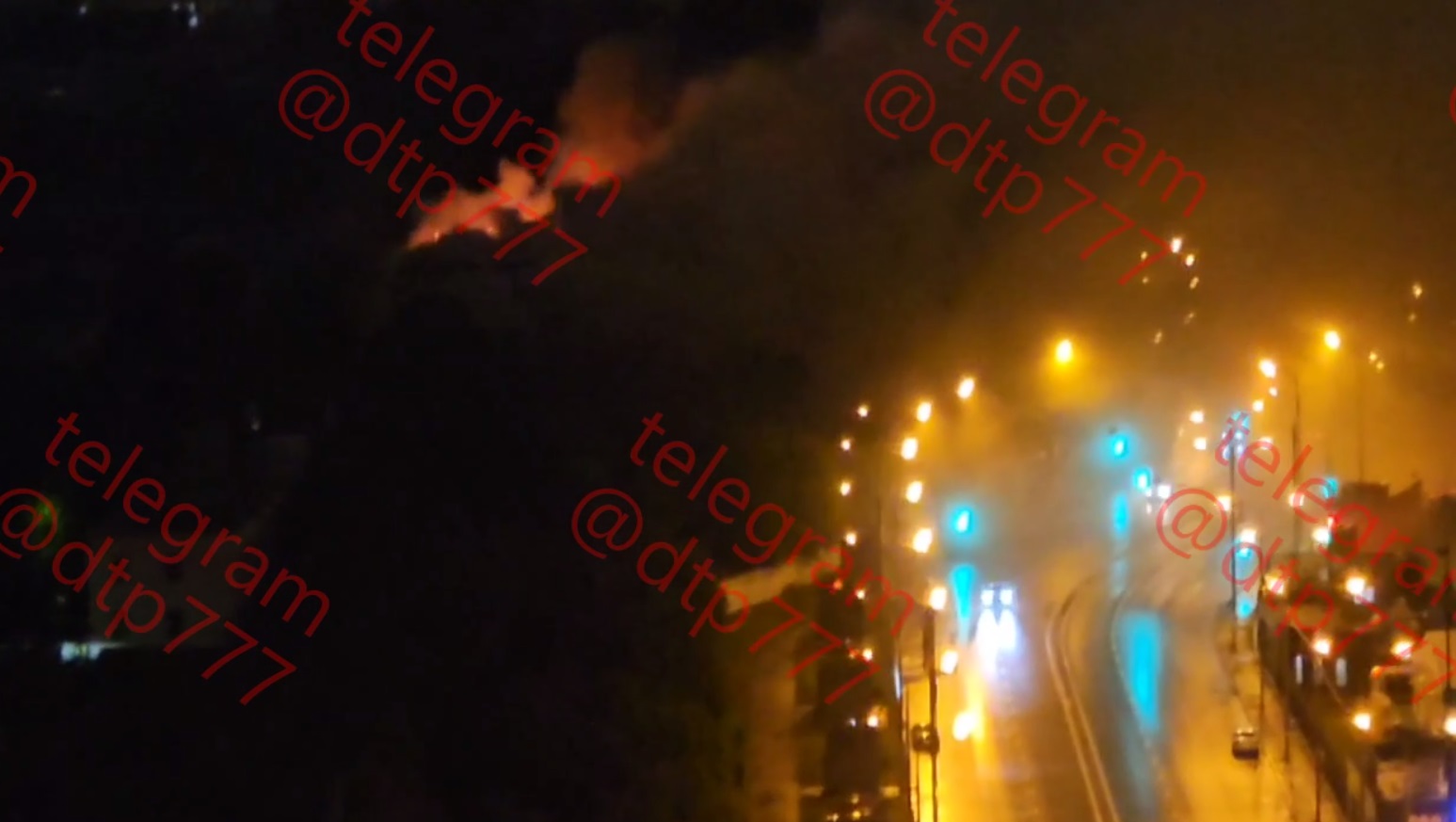 На це можна дивитись безкінечно: у москві горить конструкторське бюро «Сухого» (ВІДЕО)