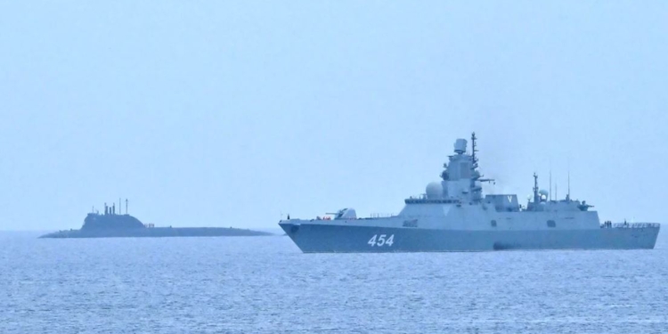 РФ відправила на Кубу фрегат і підводний човен, США – теж