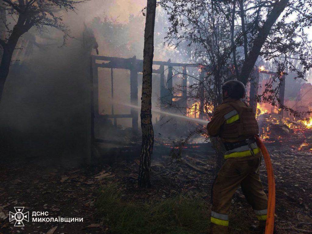 Ворог з Кінбурнської коси обстріляв Очаків - горіла база відпочинку (ФОТО, ВІДЕО) 2