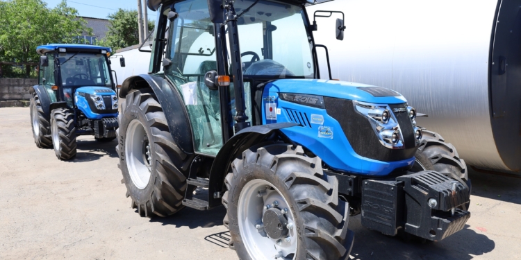 Трактори, кульові крани та регулятори тиску газу: ОКП “Миколаївоблтеплоенерго” отримало допомогу від уряду Японії (ФОТО)