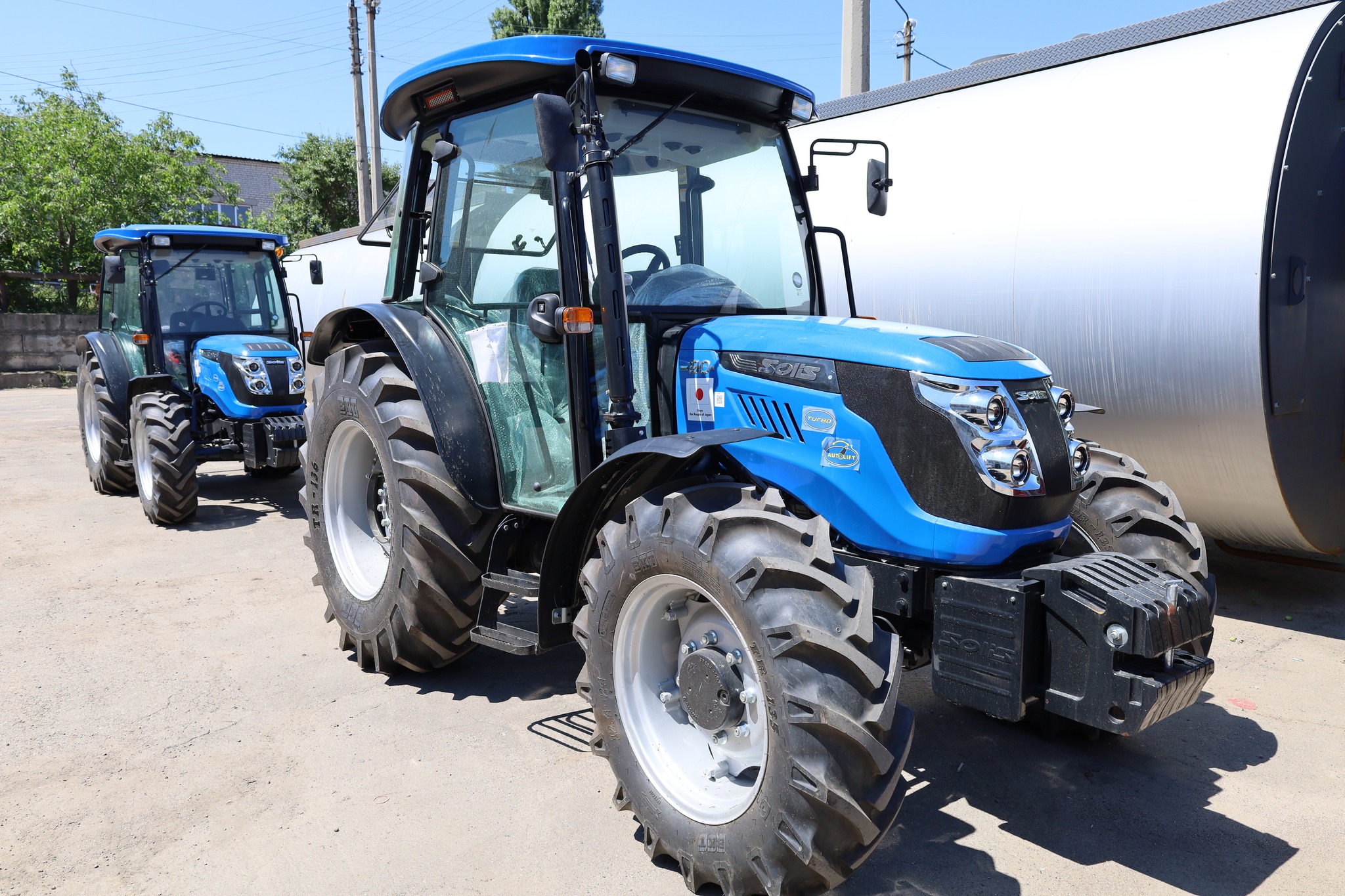 Трактори, кульові крани та регулятори тиску газу: ОКП “Миколаївоблтеплоенерго” отримало допомогу від уряду Японії (ФОТО)