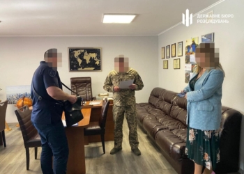 У Миколаєві ДБР викрило військового посадовця, який вкрав понад 10 млн грн на закупівлях деревини для потреб оборони (ФОТО)