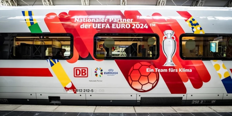 У Німеччині футбольні фанати зможуть цілий рік їздити зі знижкою на поїздах країною, якщо німецька збірна переможе на Євро-2024