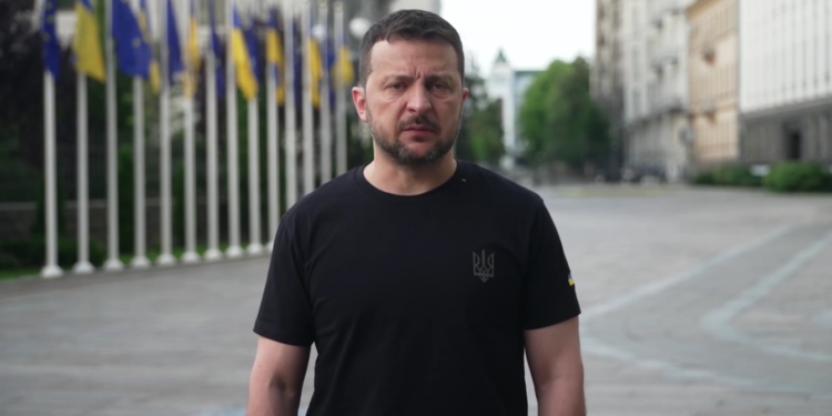 «Максимально працюємо, щоб здобути Україні можливість повноцінно відповідати на російський терор» – звернення Зеленського (ВІДЕО)