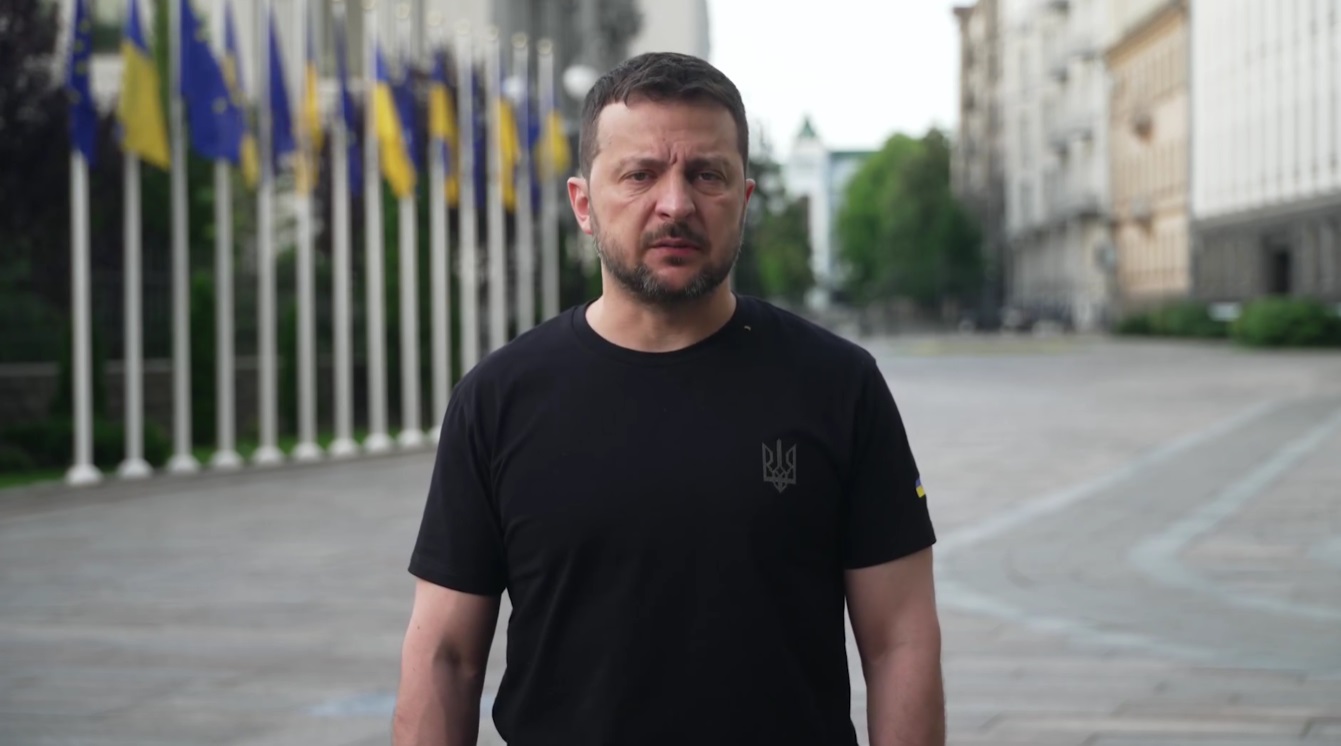 «Максимально працюємо, щоб здобути Україні можливість повноцінно відповідати на російський терор» – звернення Зеленського (ВІДЕО)