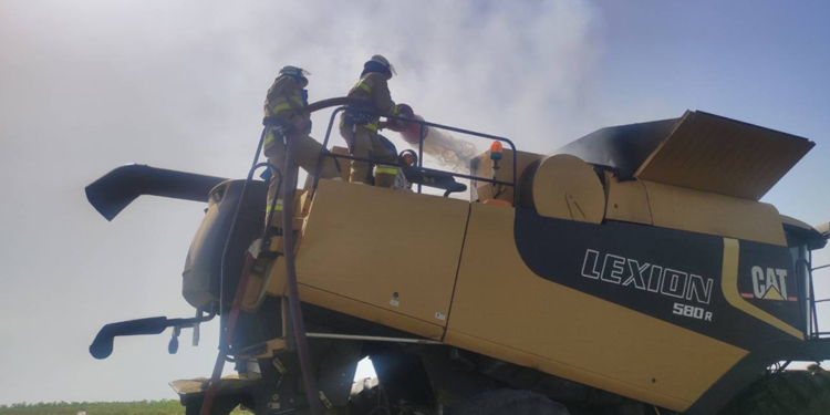 Вогнеборці Миколаївщини за вчора загасили пожежу комбайну та двох автівок (ФОТО)