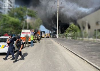 В Одесі приліт, на місці вибуху масштабна пожежа (ФОТО, ВІДЕО)